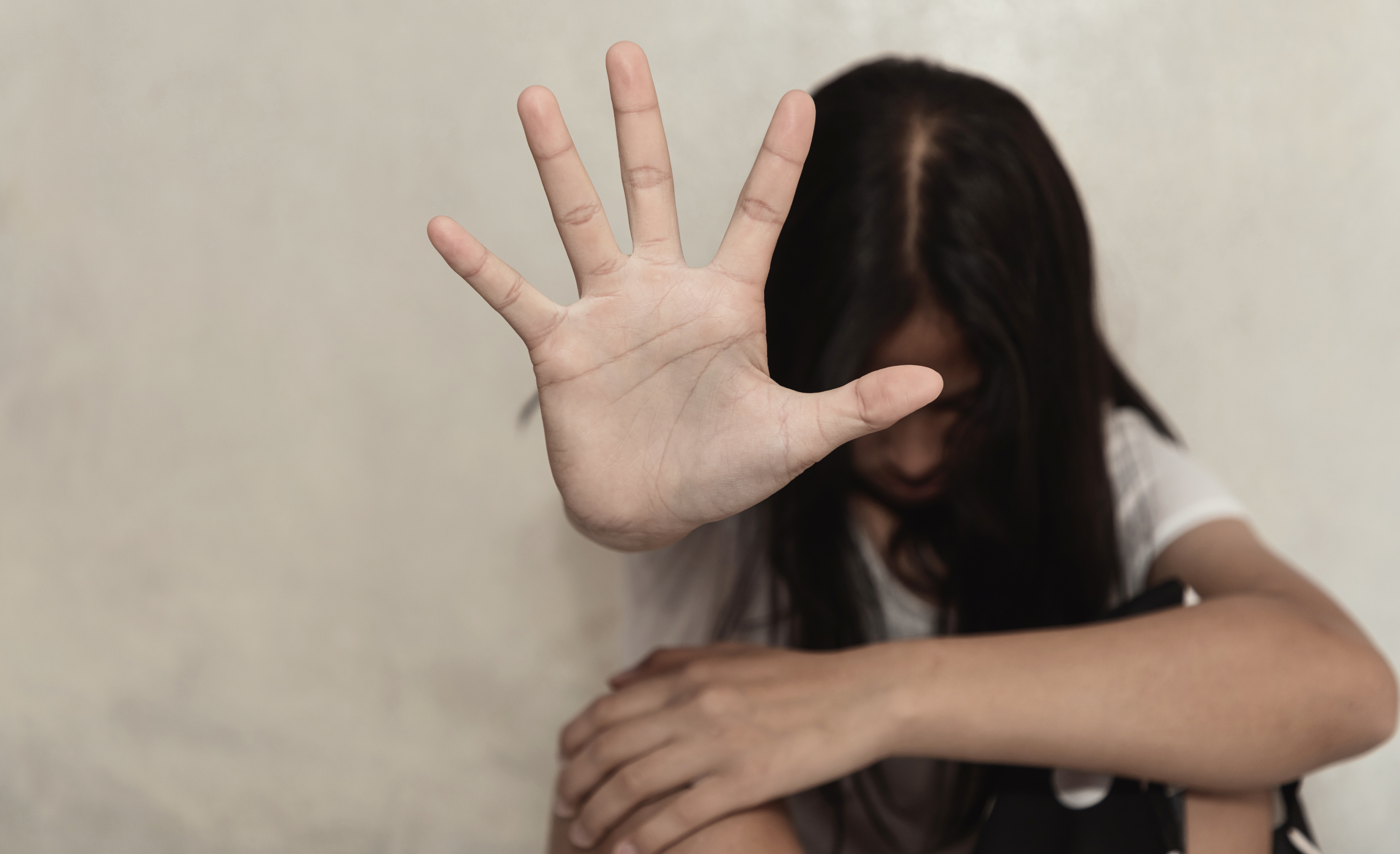 Un bărbat din Prahova și-ar fi agresat sexual surorile de mai multe ori. A fost arestat preventiv