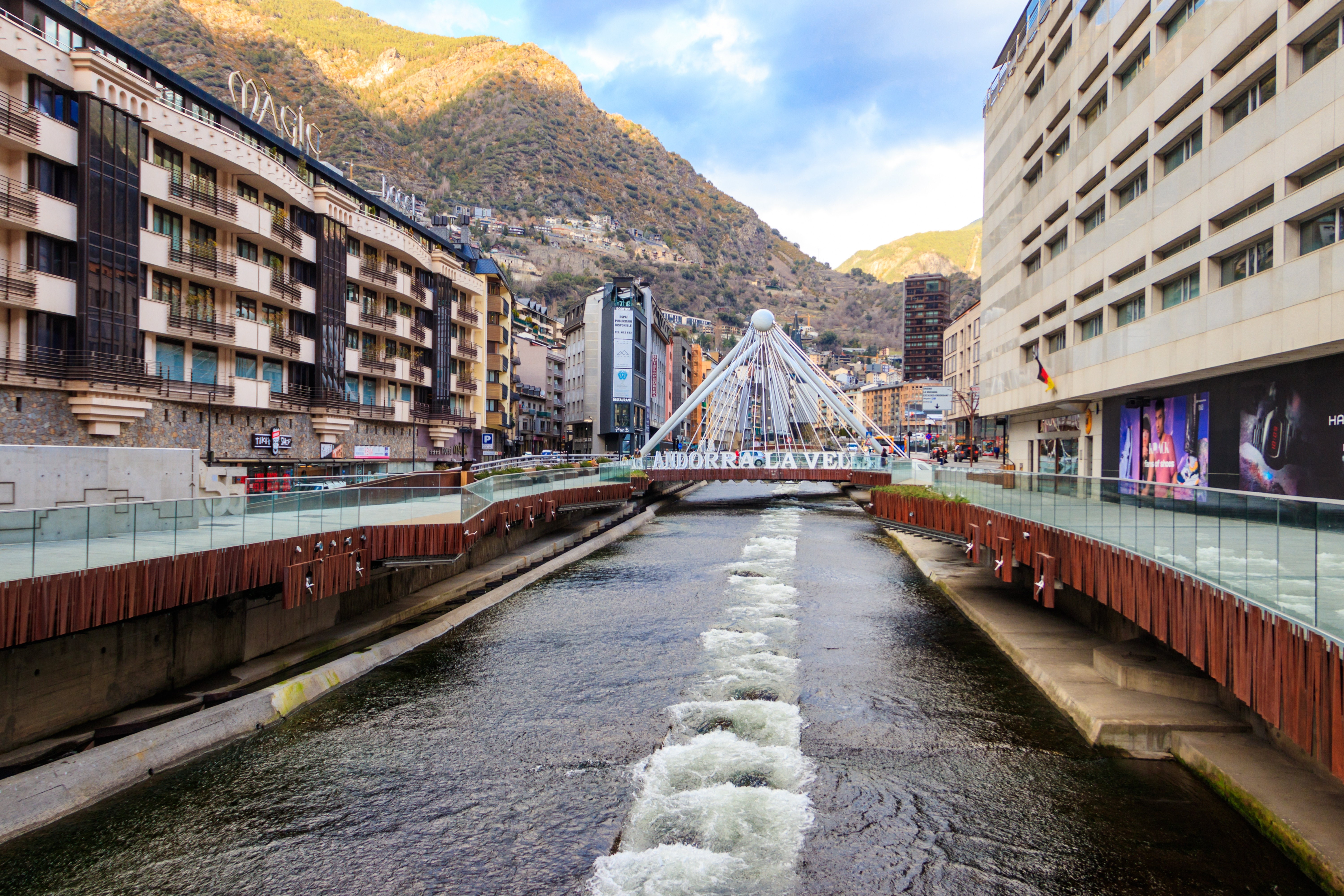 Top 15 cele mai aglomerate destinații turistice din lume. Locuri spectaculoase copleșite de turiști