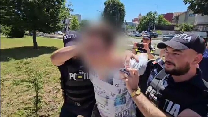 Studentul care a dat foc unui profesor pentru o notă mică și-a primit pedeapsa. Acum, Andrei e în arest la domiciliu