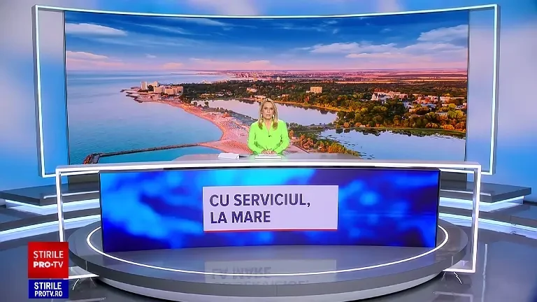 Spații amenajate pe litoral pentru „nomazii digitali”. Cum lucrează Anais din șezlong, pe nisip, pentru o agenție de turism