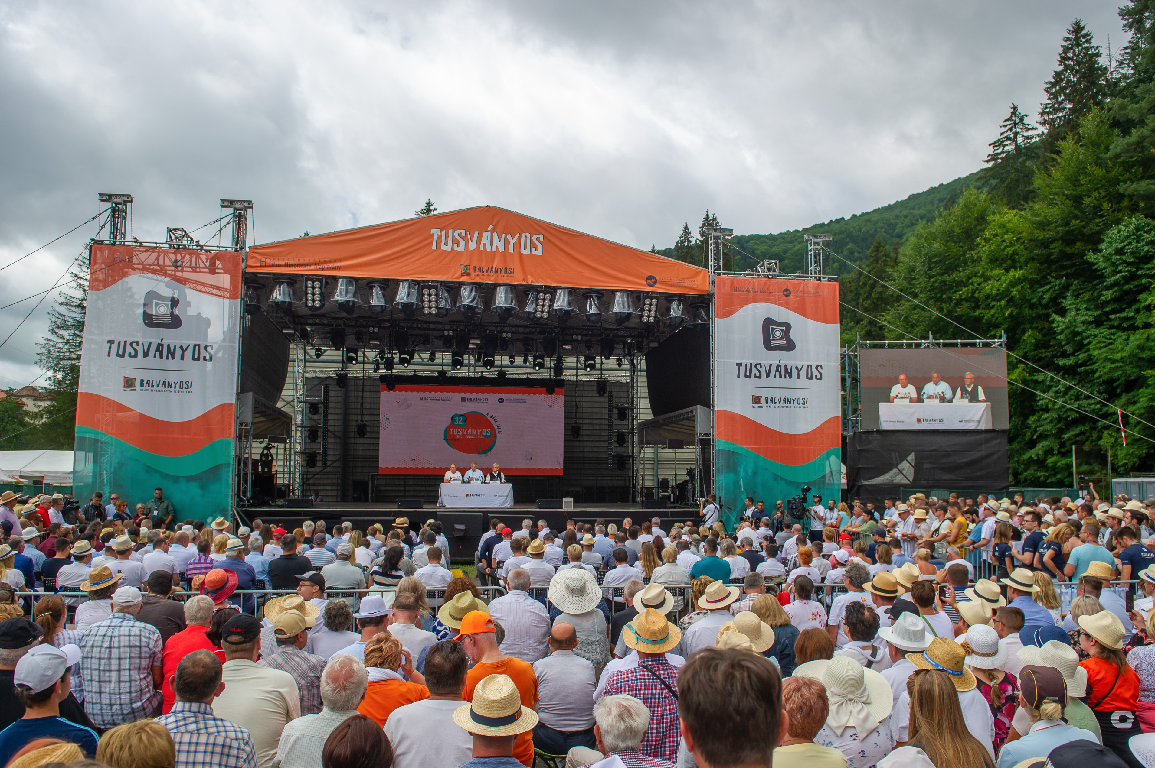 Viktor Orban, discurs în fața a 7.000 de oameni la Băile Tușnad. Ce a spus despre colaborarea cu guvernul Bolojan