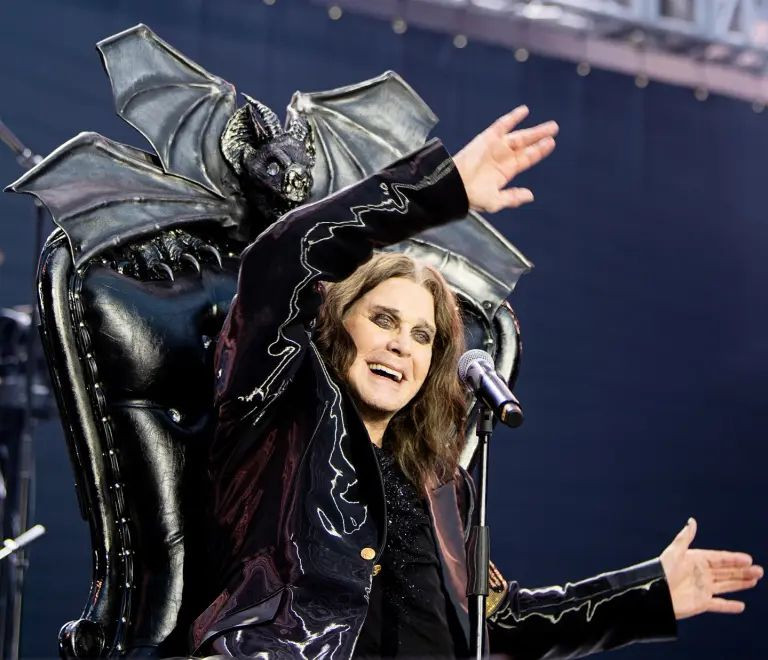 Ozzy Osbourne a plecat „cu mare clasă”. Dezvăluirile unui apropiat al regelui metal despre ultimele sale zile