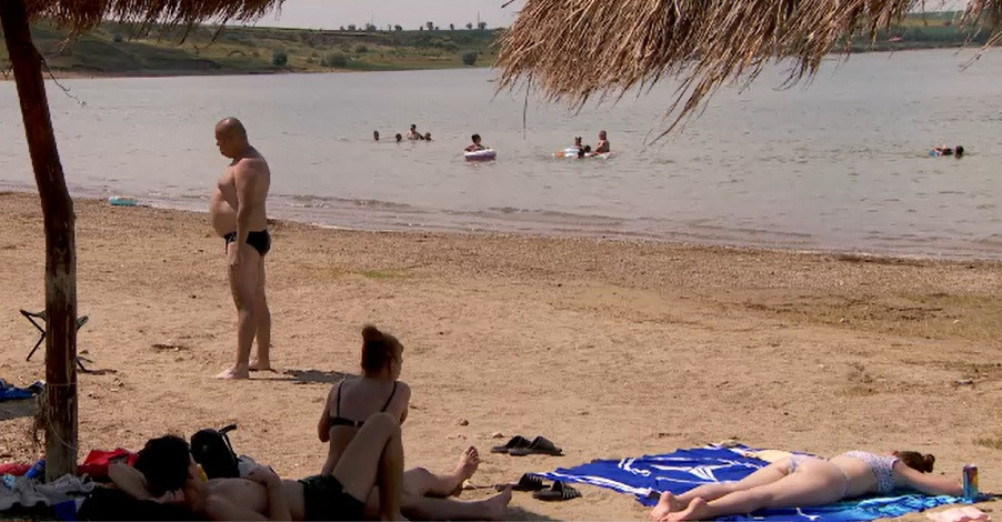 Plaja naturală din nord-estul României care atrage mii de turiști. Locul botezat „Marea Moldovei” este ieftin și cu nisip fin