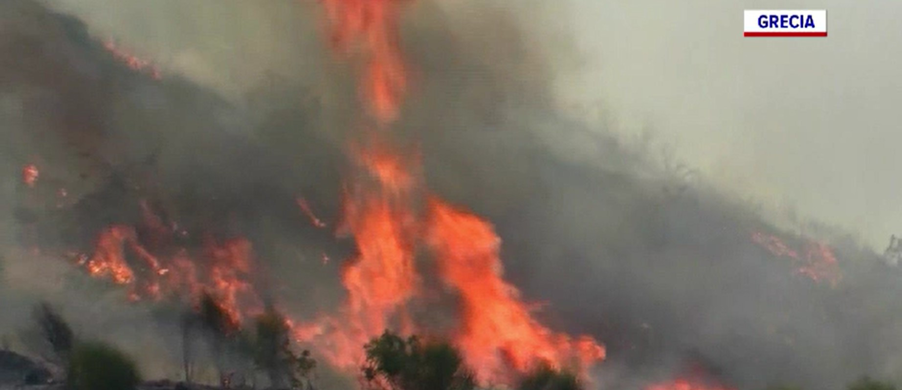 Flăcările amenință zonele turistice din Grecia și Turcia. Atena a cerut sprijinul UE pentru a opri incendiile de vegetație