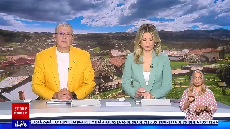 Bancomatele la sate sunt din ce în ce mai puține, așa că oamenii își țin banii cash. Și cei cu carduri au renunțat