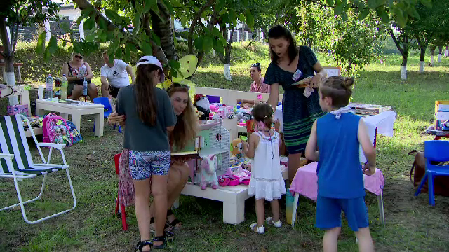 Târg inedit de educație financiară la Iași. Micuții au negociat, au vândut și au schimbat jucării și obiecte făcute de ei