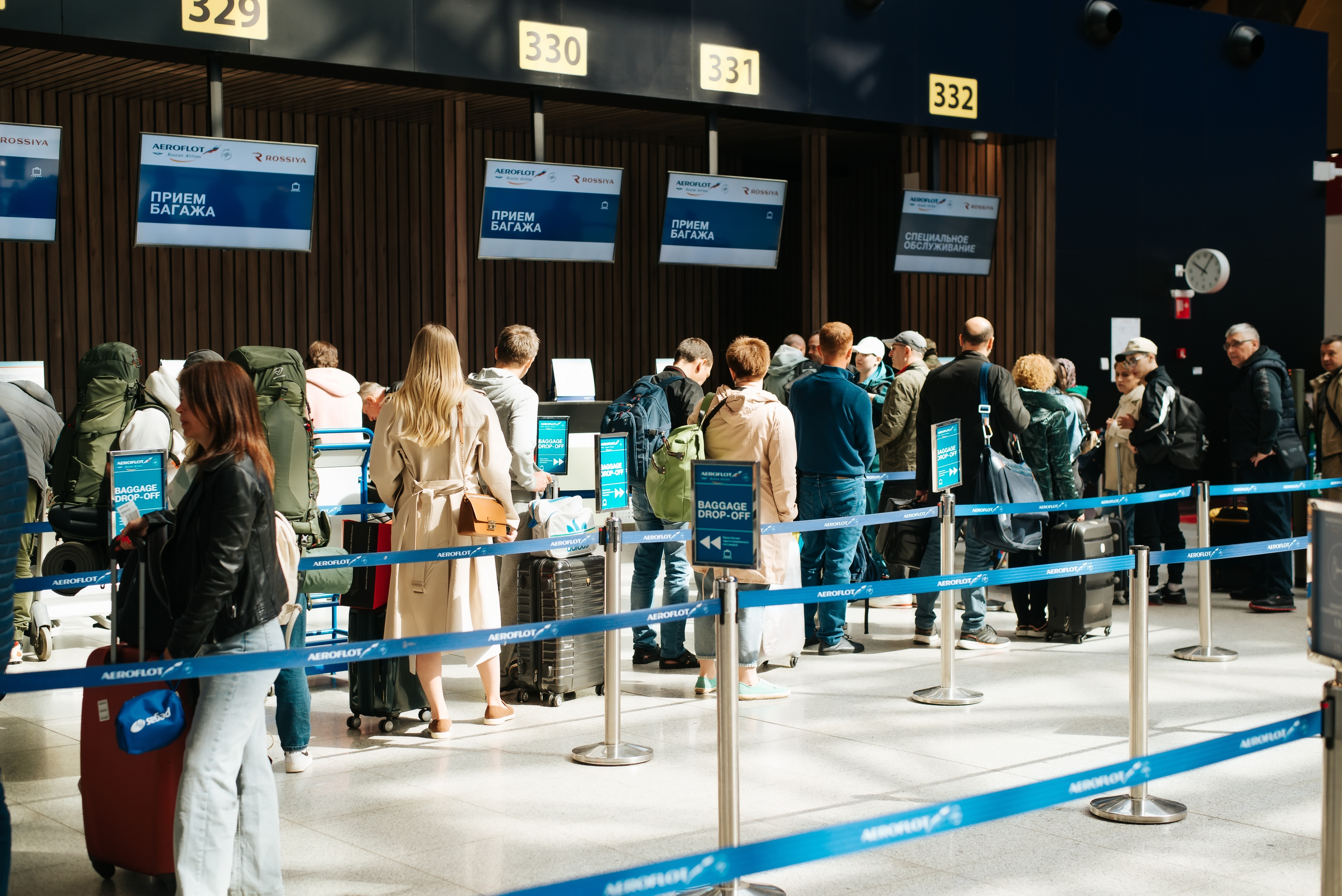 Peste 300 de zboruri au fost întârziate sau anulate pe aeroporturile din Moscova în urma atacurilor cu drone din capitală