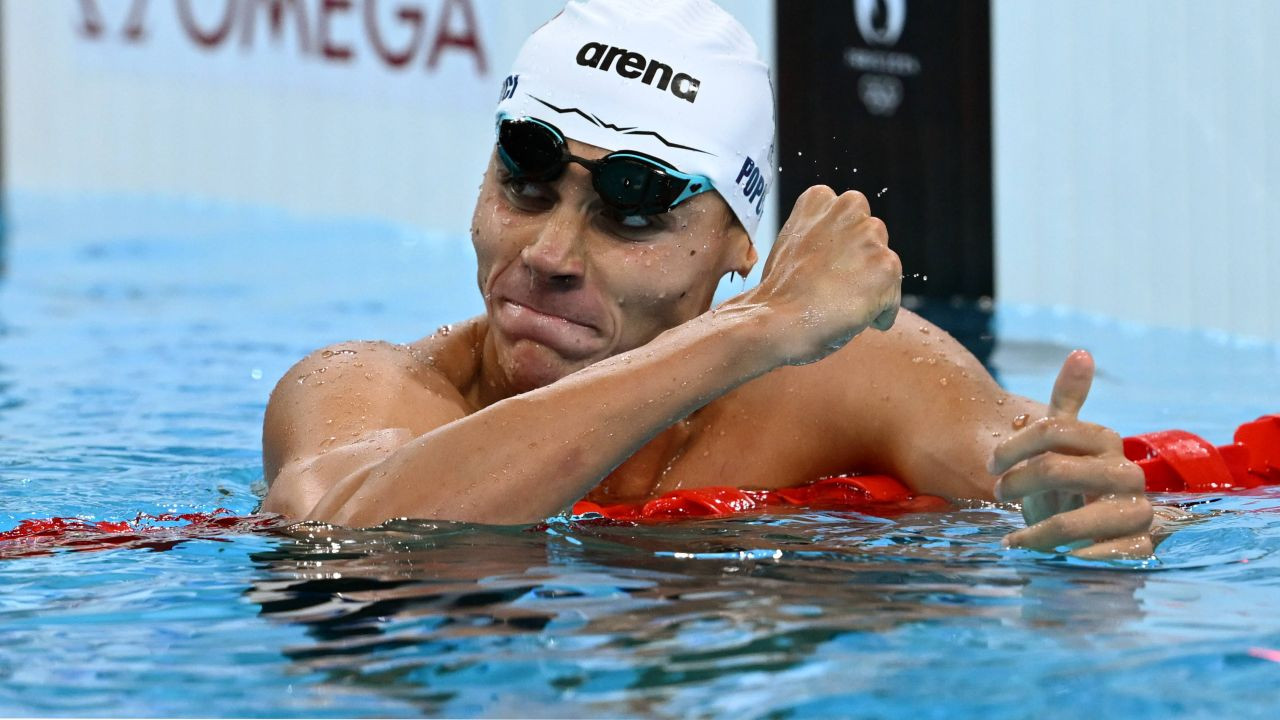 David Popovici, medalie de aur la CM din Singapore. Înotătorul român a triumfat în proba de 200 m liber. Prima reacție