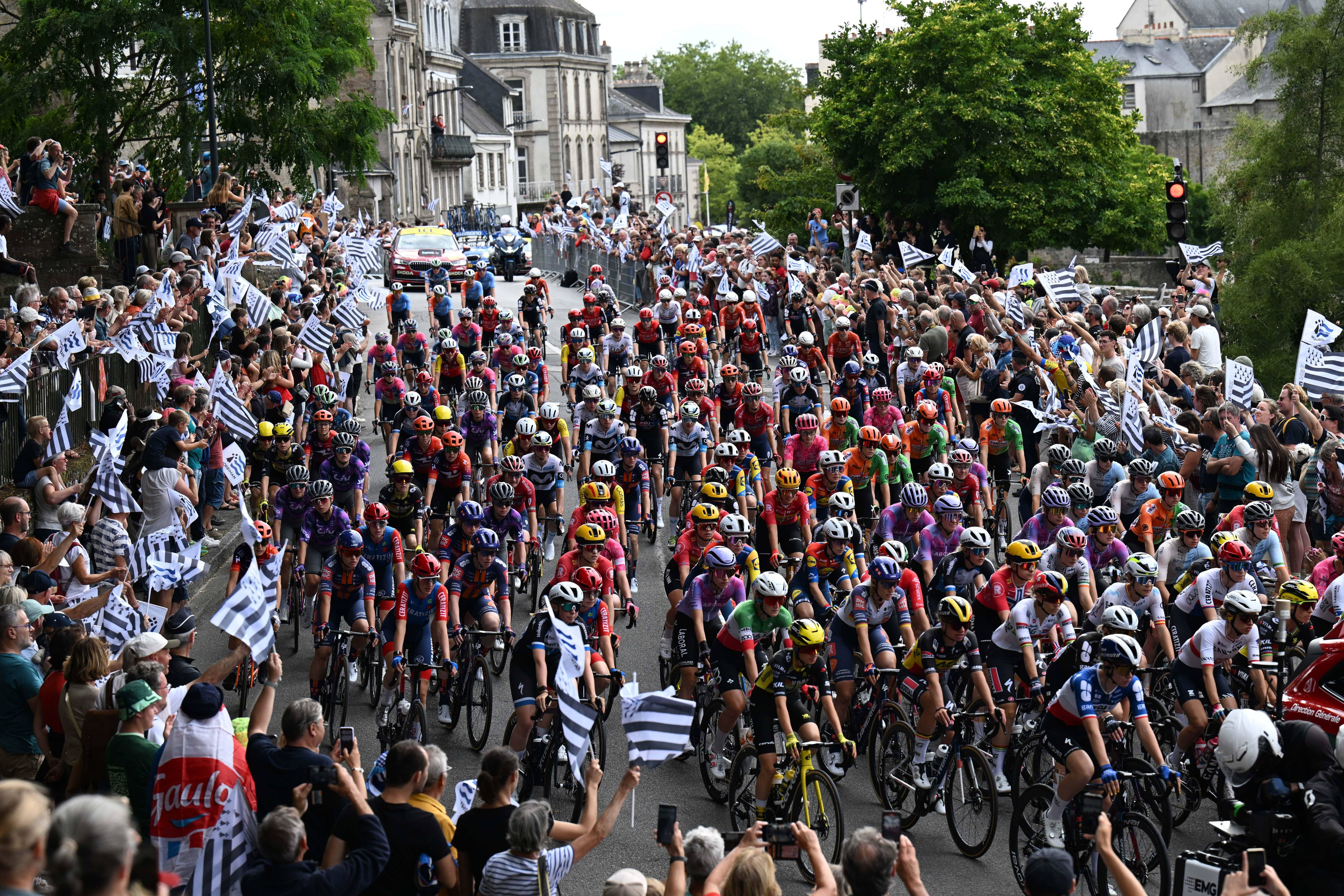 Turul Franţei feminin 2025: O spectatoare a murit în timpul etapei a doua. Ce s-a întâmplat