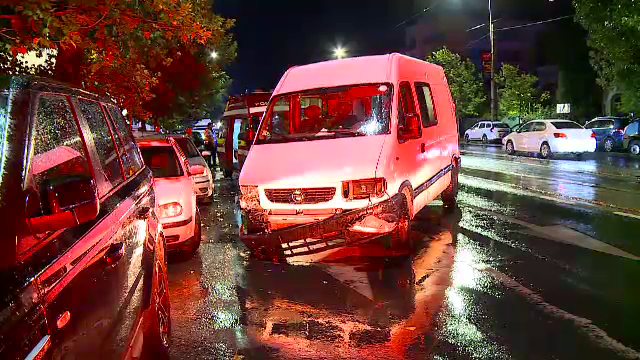 Accident în Capitală. Un bărbat a fost rănit când ieșea pe poarta spitalului. „A ricoșat în mașina mea aici”