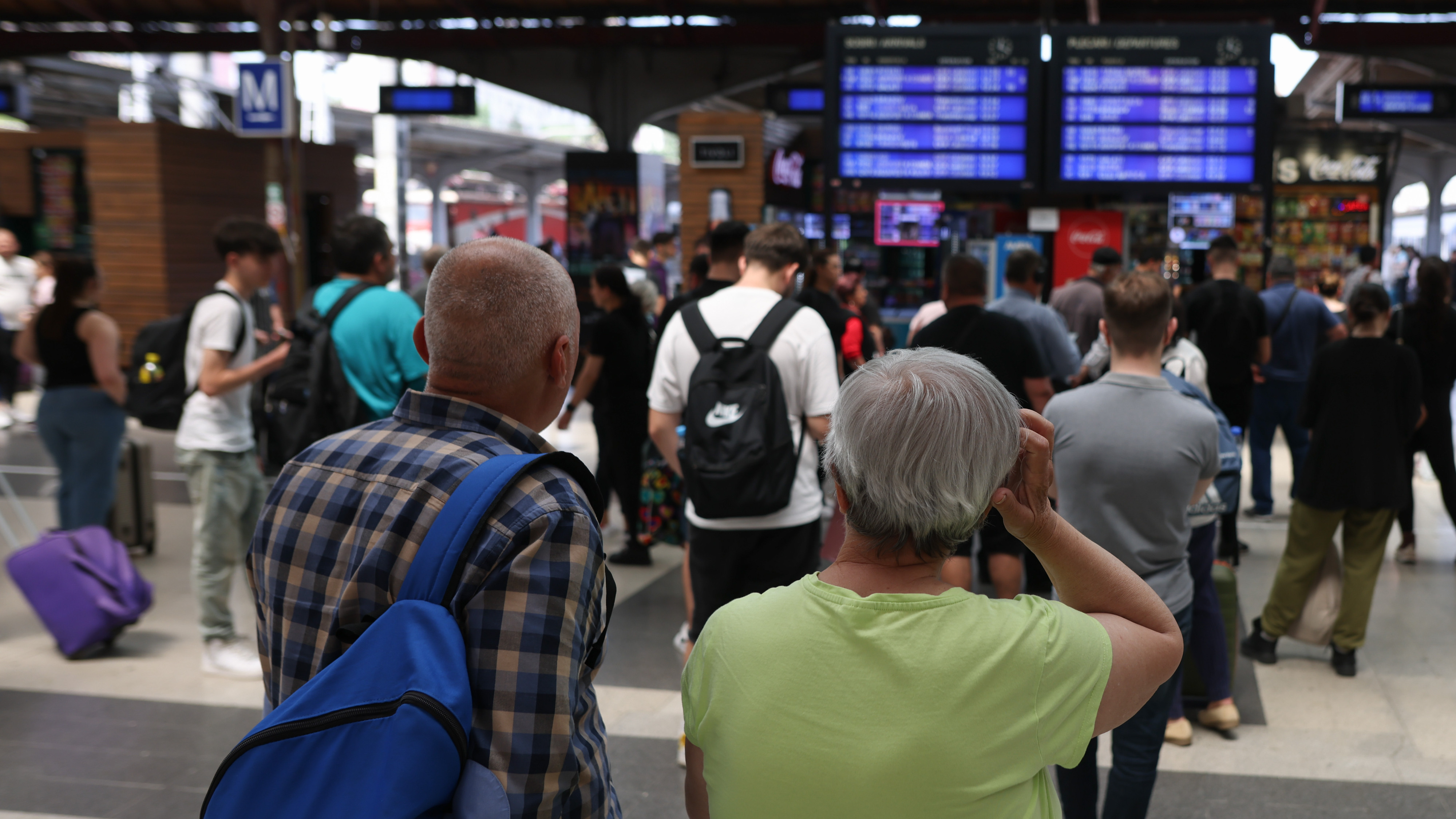 Zece trenuri care circulă de la Gara Nord la Aeroportul Henri Coandă vor fi suspendate timp de patru zile