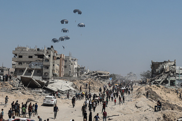 Zeci de morți în Gaza în urma atacurilor israeliene. Hamas analizează planul propus de Trump privind încetarea războiului