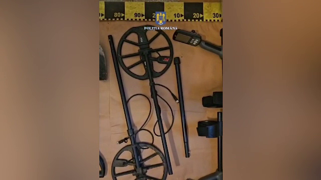 Patru bărbați au căutat comori într-un sit arheologic din Hunedoara. Ce a urmat după ce polițiștii le-au verificat mașina