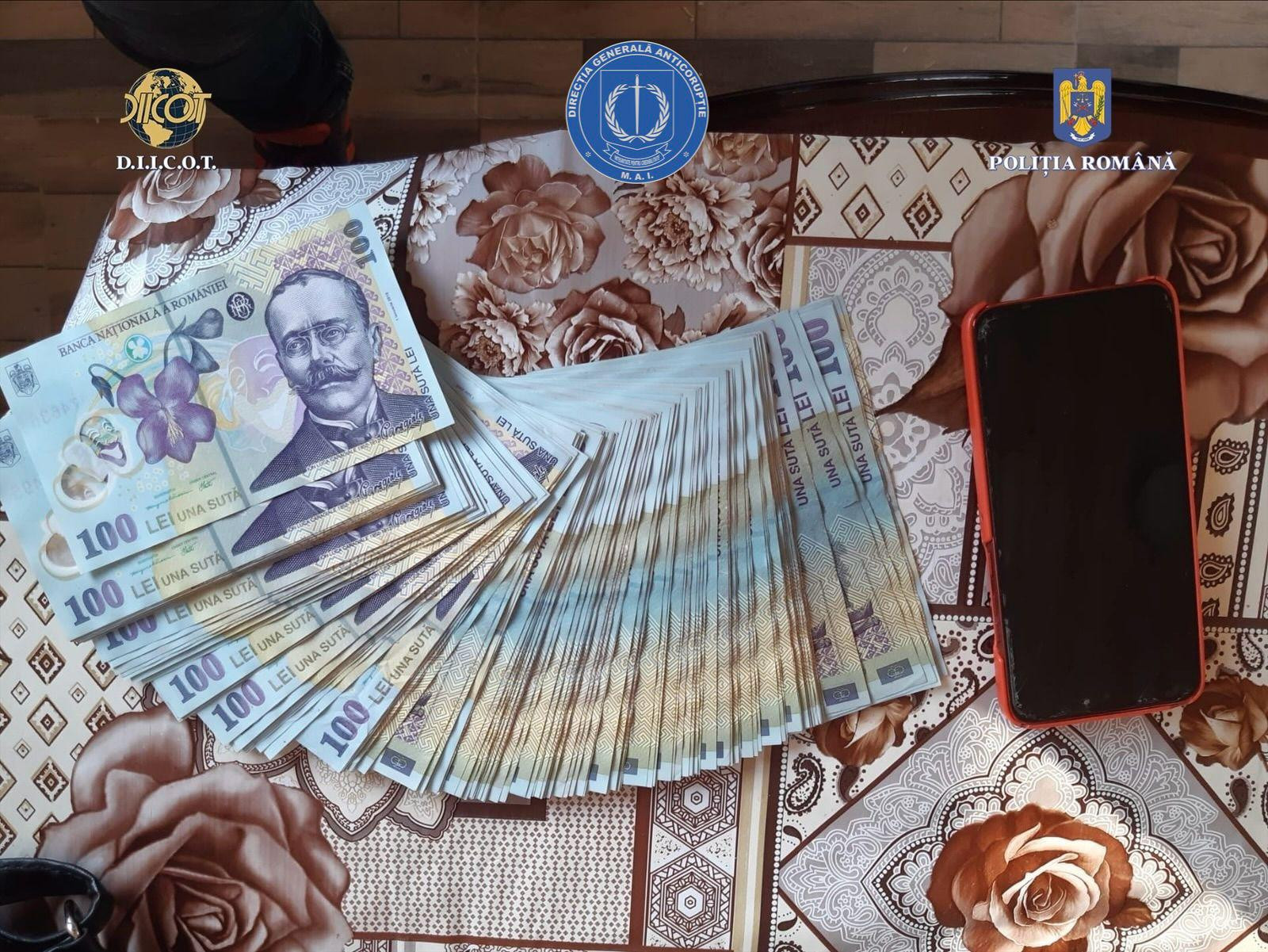 ​Un poliţist din Dâmboviţa, cercetat pentru trafic de droguri. Ce au găsit la el acasă colegii polițiști. ”Muncea” cu nevasta