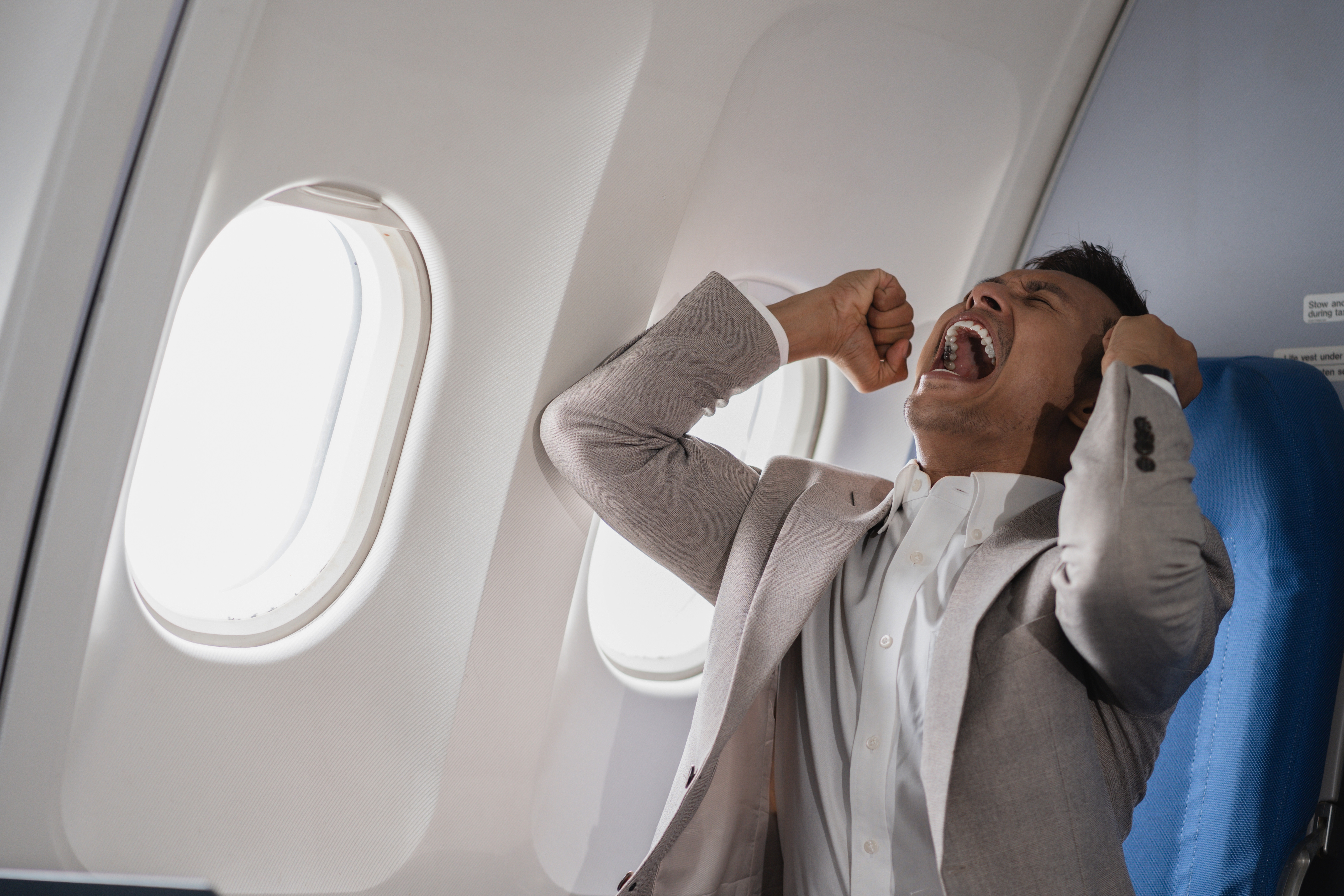 Un pilot le oferă pasagerilor cu frică de zbor sfaturi care îi pot liniști înainte de vacanță