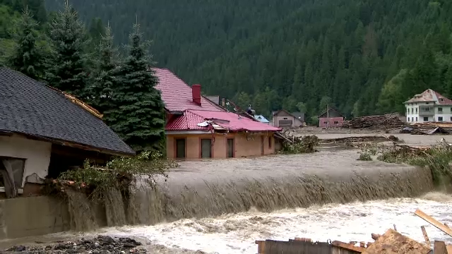 Noi furtuni puternice în Moldova, în zonele deja devastate de inundații. ANM a emis Cod portocaliu