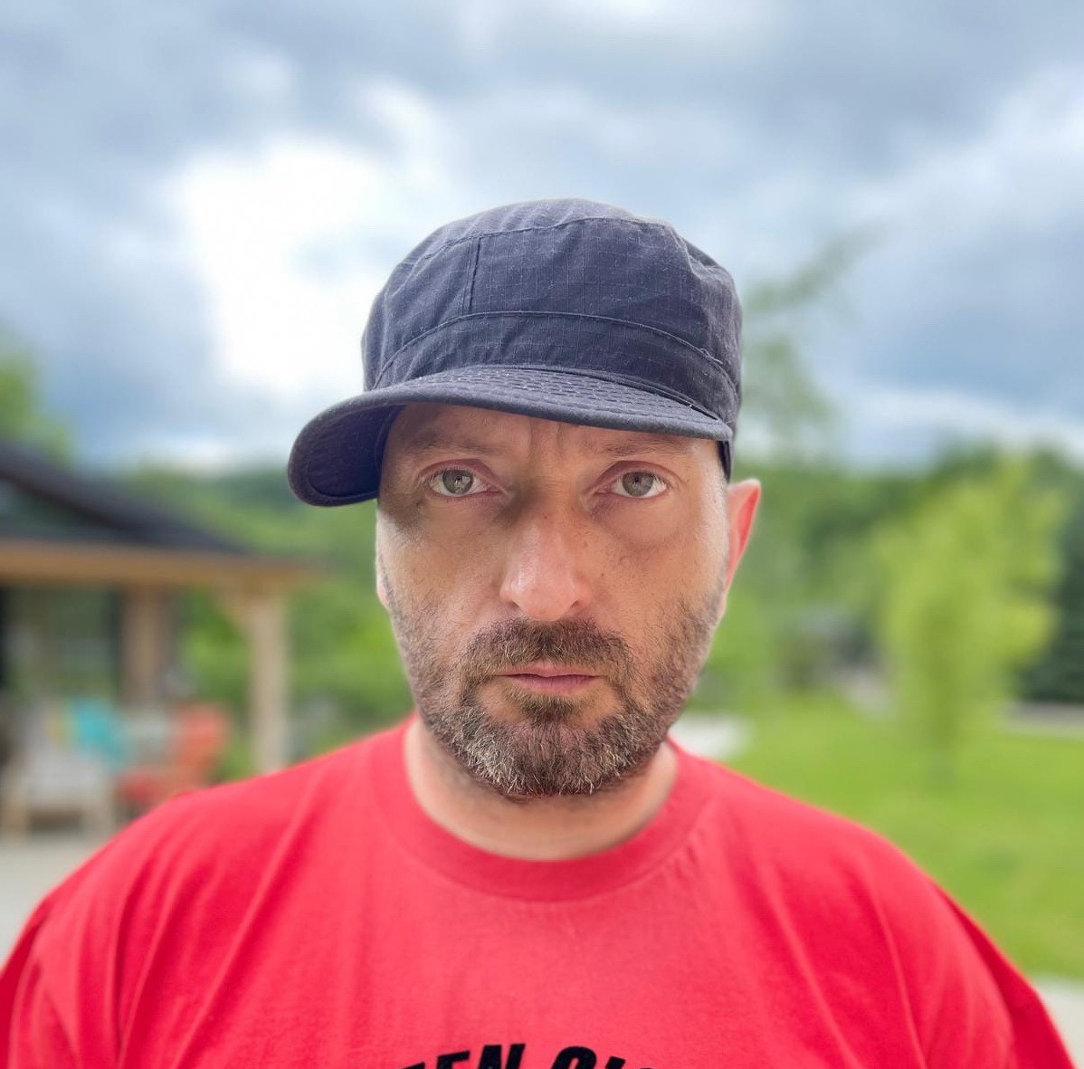 Surse: Cheloo a ieșit pozitiv la droguri după ce a făcut scandal în curtea Catedralei Mântuirii Neamului. Reacția lui