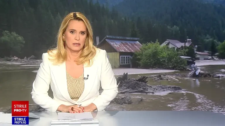 200 de case distruse, trei morți în inundațiile din Suceava. Mașinile zac trântite peste tot, drumurile sunt acoperite