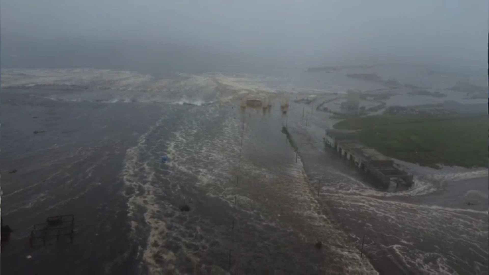 Un vulcan din Kamceatka a început să erupă după cutremurul de 8,8 din Pacific. Unele zone rămân sub avertizare de tsunami