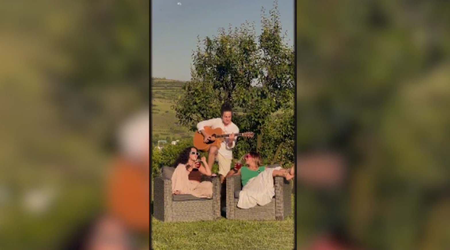 Două românce au fost selectate din 16.000 de candidați pentru un job de vis: 10.000 de euro ca să călătorească în jurul lumii