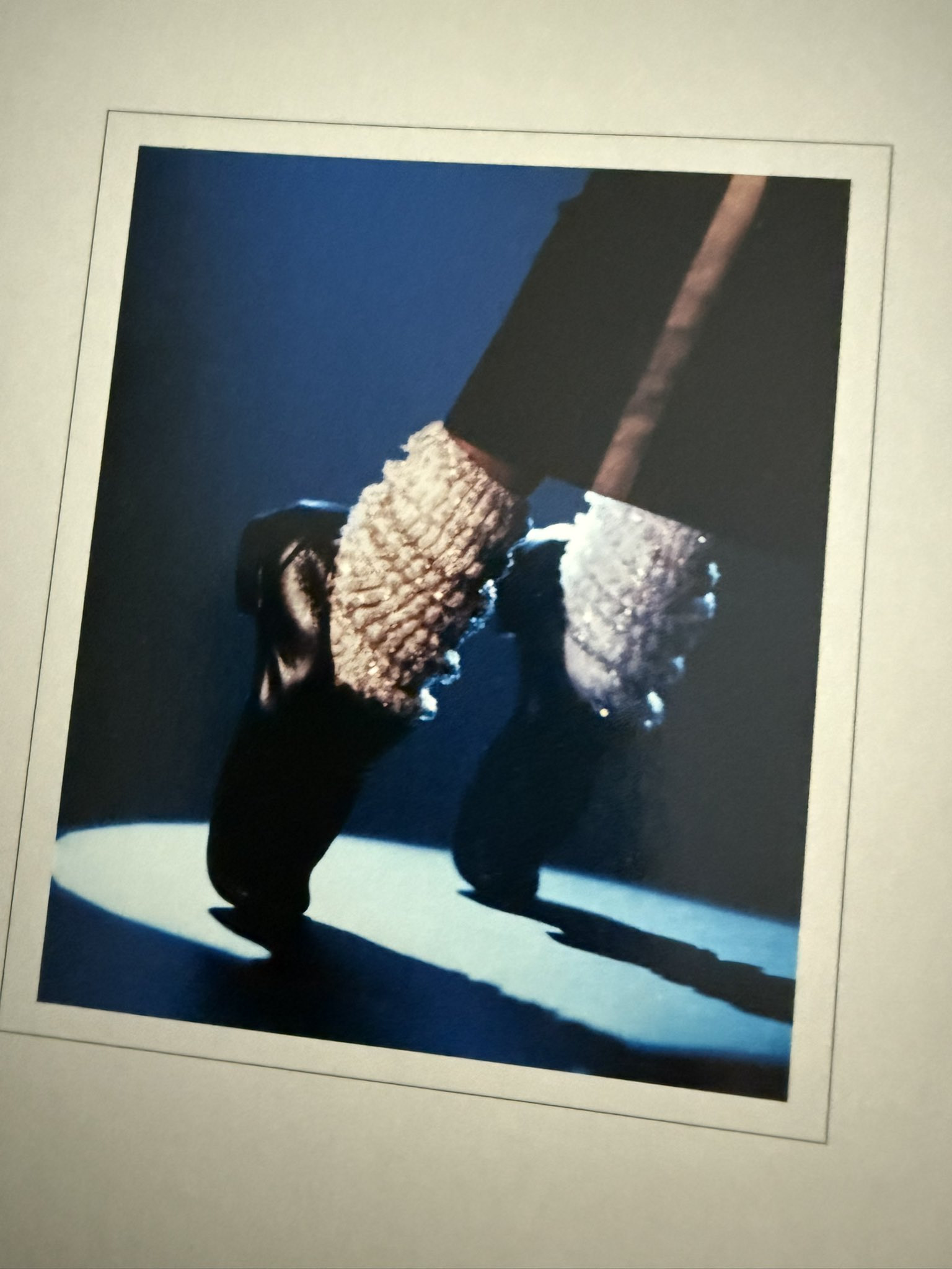 O şosetă a cântăreţului Michael Jackson, considerată "legendară", vândută cu 6.200 de euro