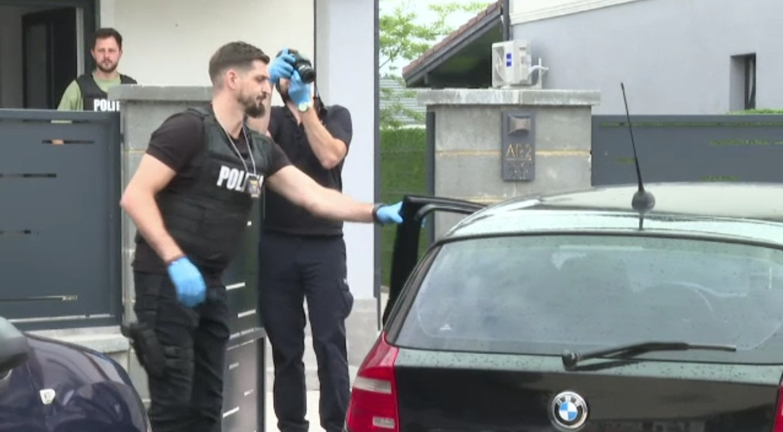 Primele arestări făcute în dosarul „hoților de lux”. Unul dintre ei, suspectat că a luat parte şi la jaful de la Poşta Română