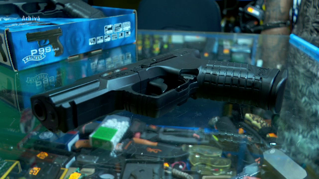 Un bărbat din Galați și-a împușcat iubita în picior cu un pistol neletal. Nu avea autorizație pentru nicio categorie de arme