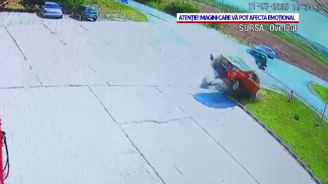 Mașină răsturnată în curtea unei benzinării din Bihor, după o manevră riscantă. Momentul a fost filmat