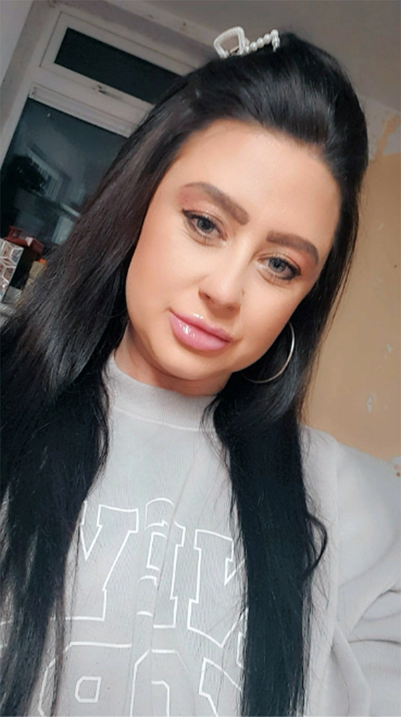 O femeie și-a ucis fostul partener în ziua de Crăciun după ce a aflat că are Tinder. Dezvăluirile poliției din UK