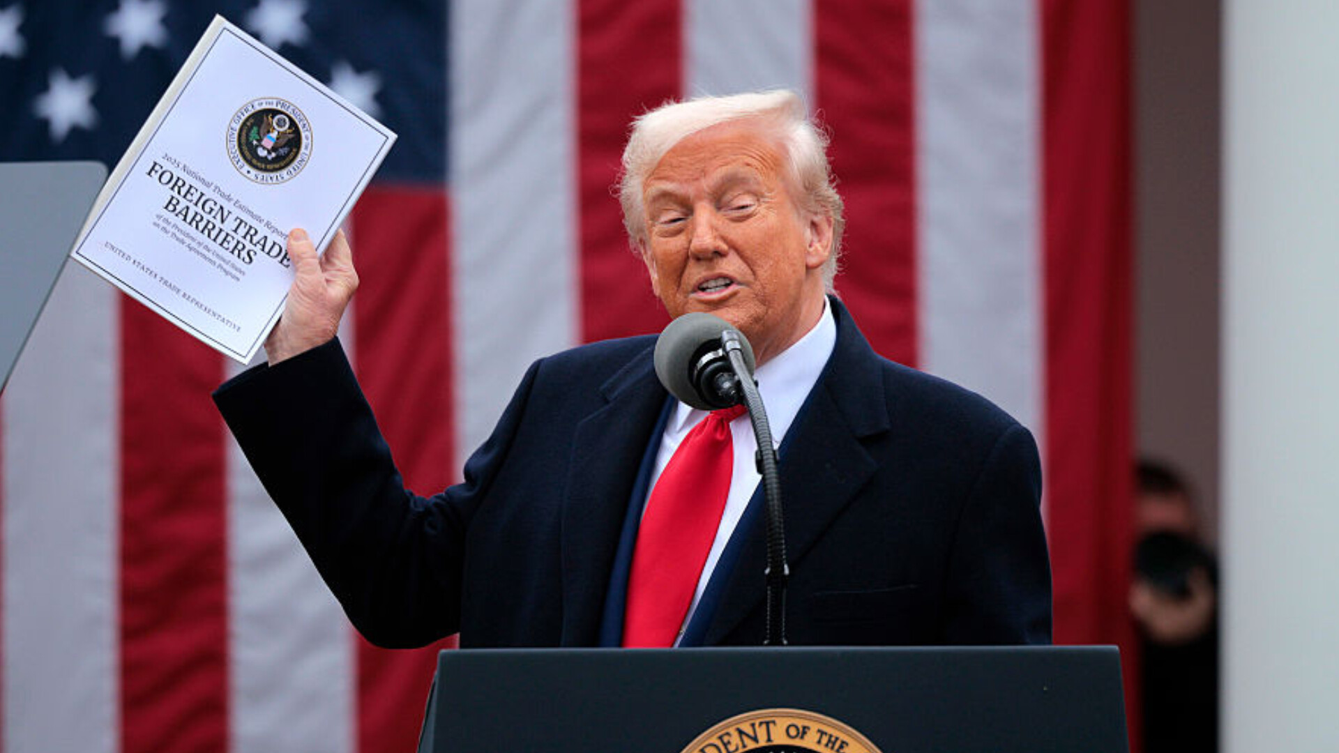 Oficial: Donald Trump a pus în aplicare noile taxe vamale. Palma dată Canadei peste noapte, după cerința premierului Carney