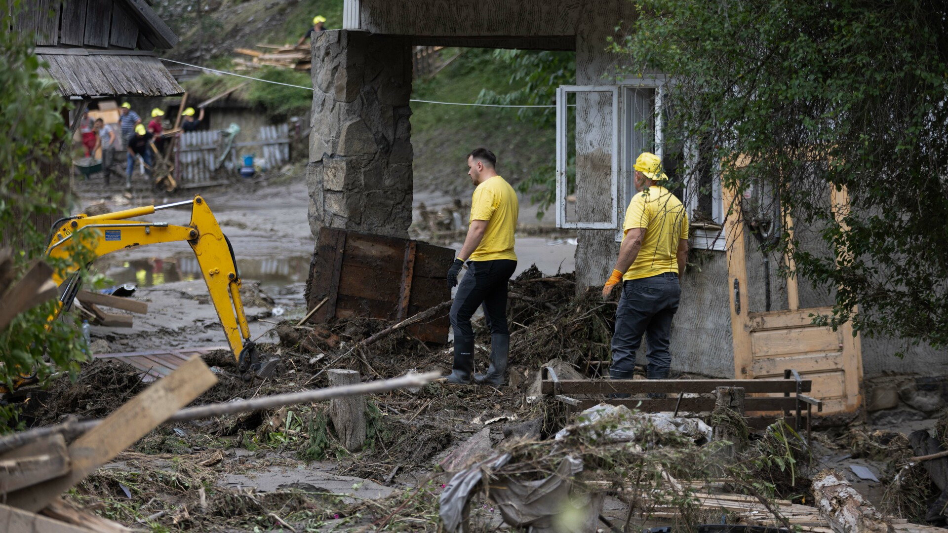 Bilanțul dezastrului din Moldova: Trei morți, peste 850 de case afectate, 120 de persoane salvate cu elicopterul