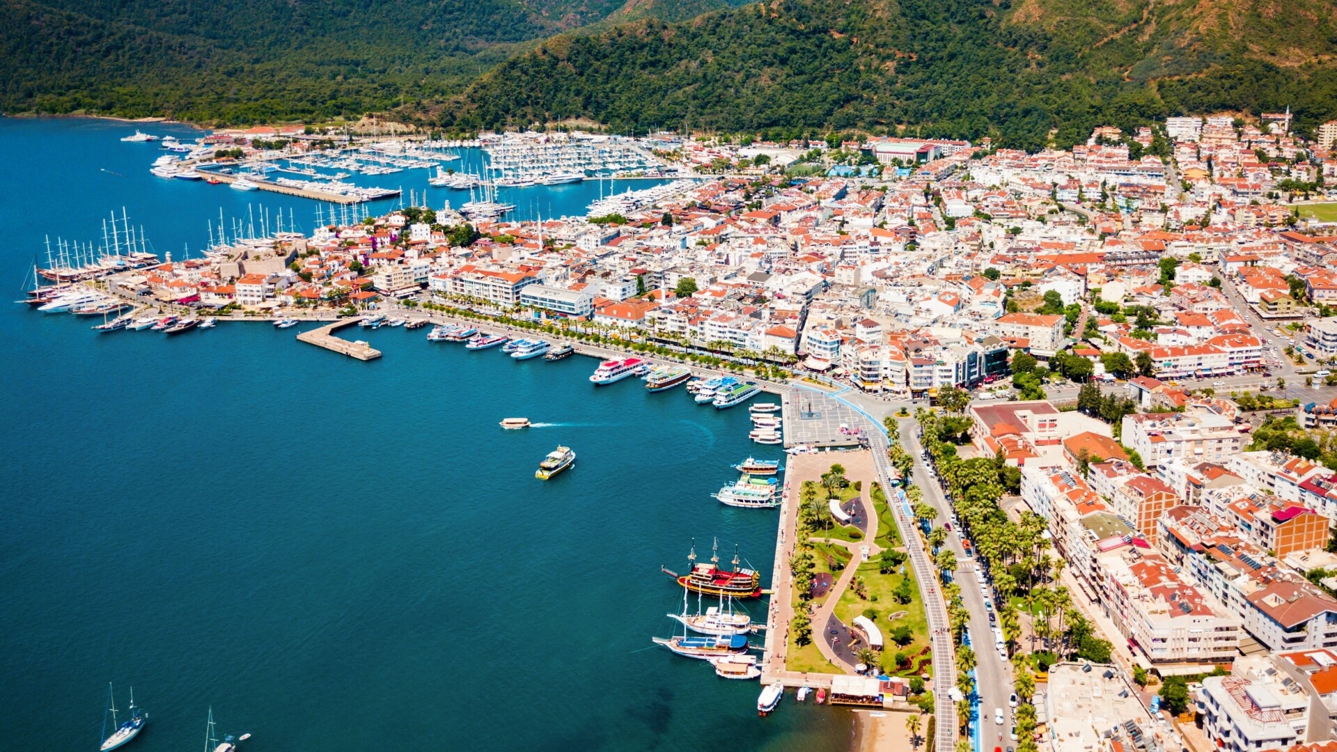 Marmaris, stațiunea vibrantă de la Marea Mediterană. Ghid complet pentru turiști: prețuri, cazări și locuri de vizitat