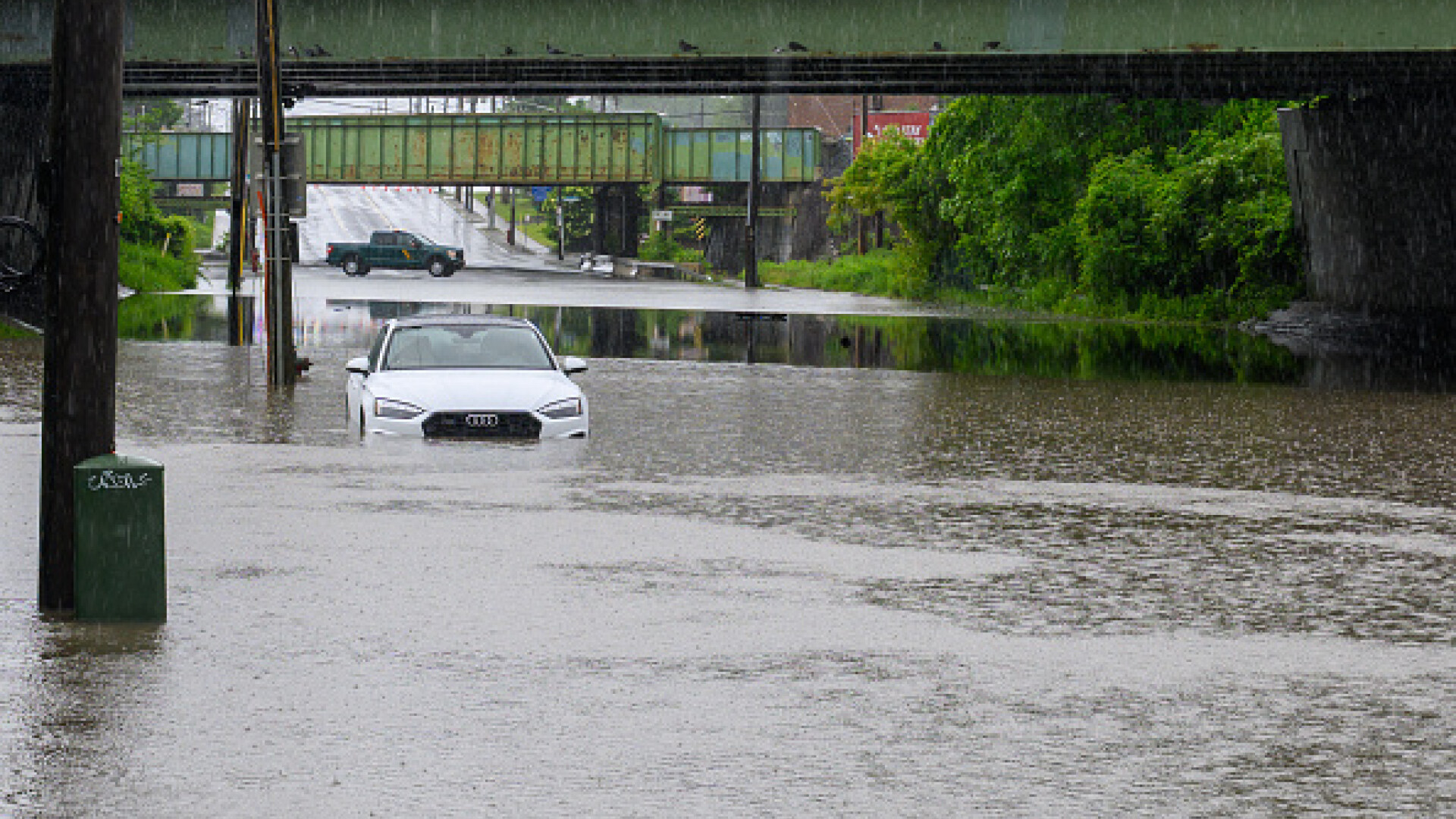 Stare de urgenţă în New York şi New Jersey, din cauza inundaţiilor. Cel puţin 1170 de zboruri anulate. FOTO & VIDEO