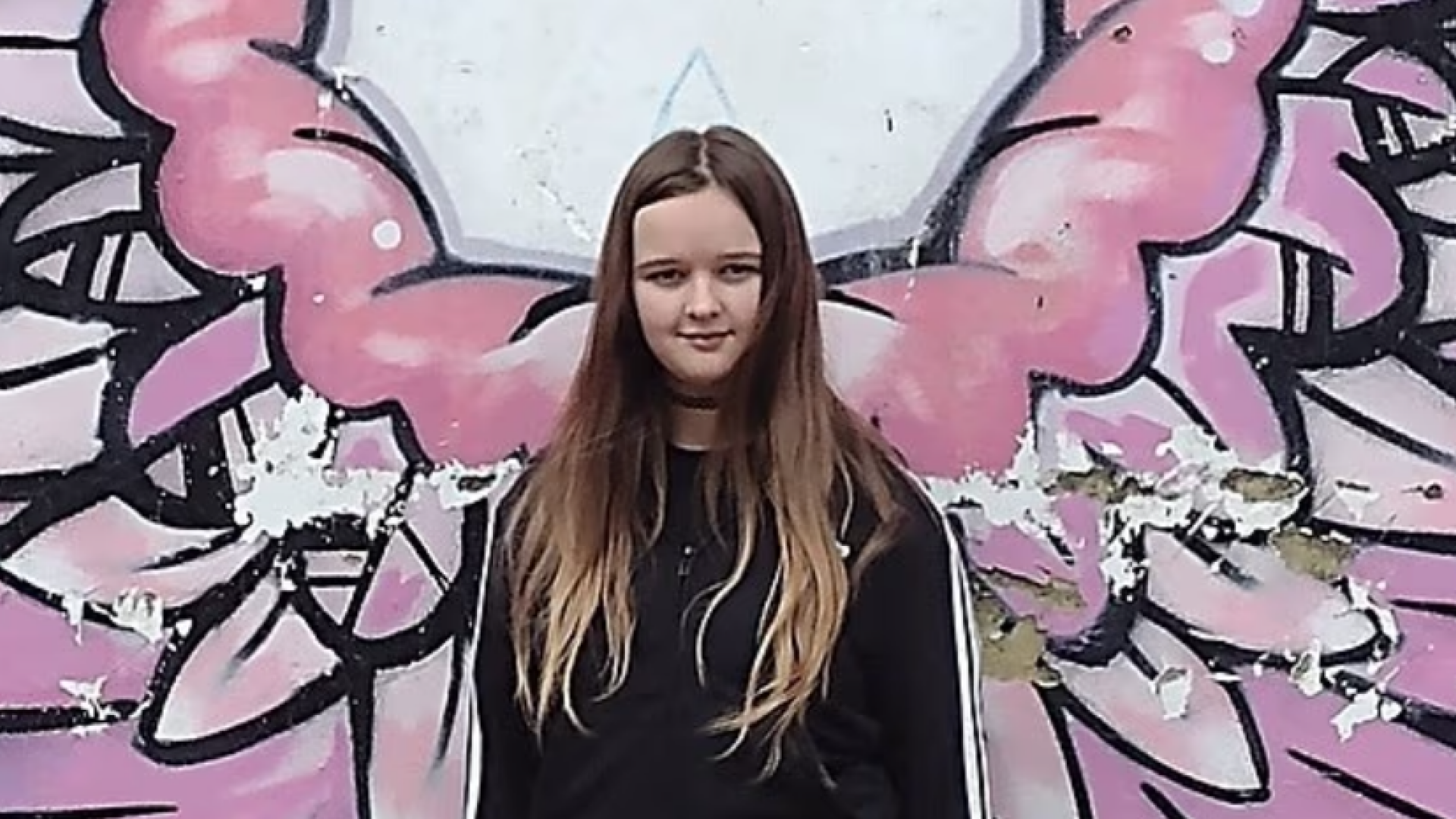 O fată a murit după ce a mâncat pizza și chips-uri, apoi a intrat în apă să înoate, în Marea Britanie. Ce arată autopsia