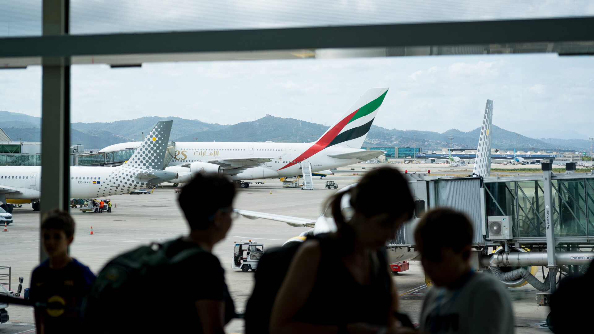 Un cuplu și-a abandonat copilul de 10 ani pe Aeroportul din Barcelona pentru că pașaportul lui era expirat