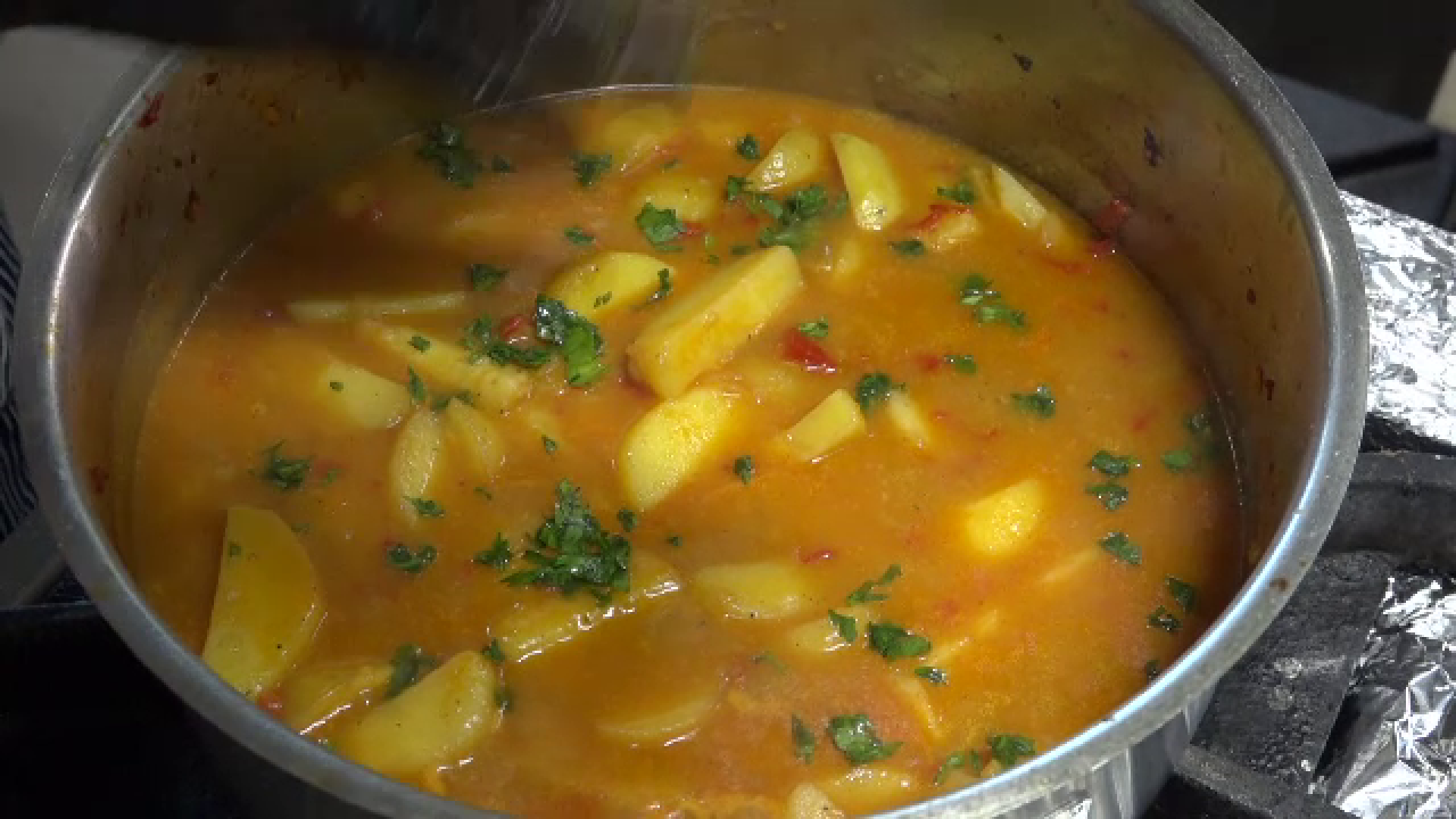 Mâncărica de cartofi cucerește America. Un student român a dus rețeta bunicii direct în meniul unui restaurant de top