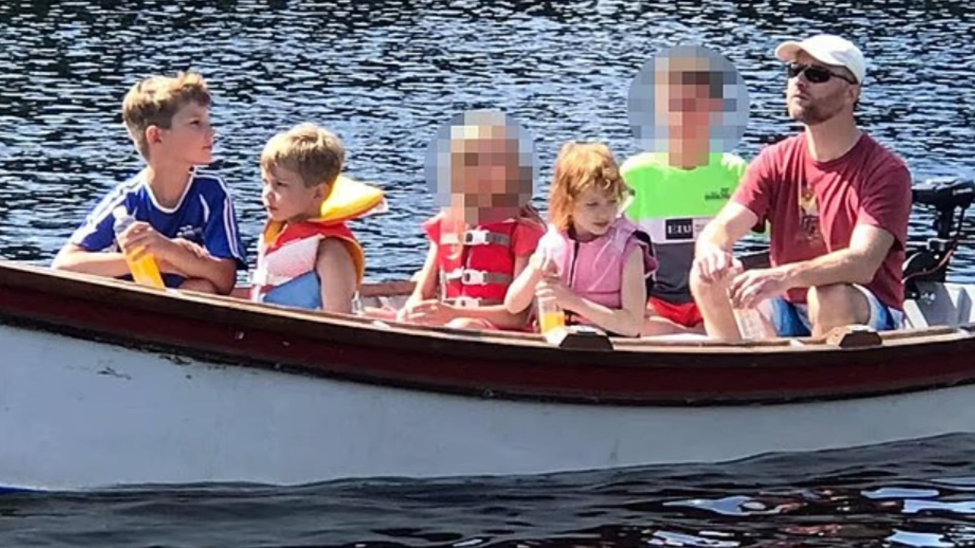 Un adolescent și-a ucis părinții și 3 dintre frați și a încercat să dea vina pe unul dintre ei. Sora lui a reușit să scape