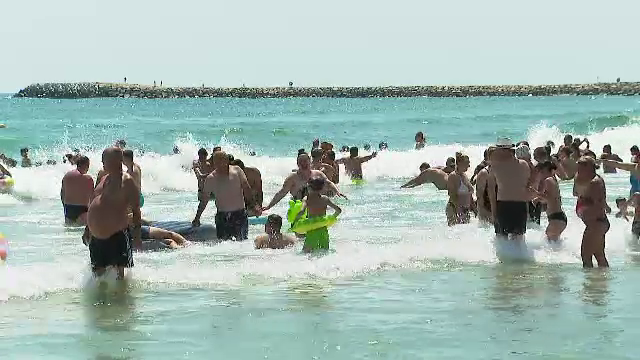 Cel mai aglomerat weekend de pe litoral. Stațiunea unde turiștii au stat umăr la umăr: „La ora 8 nu mai era niciun loc”