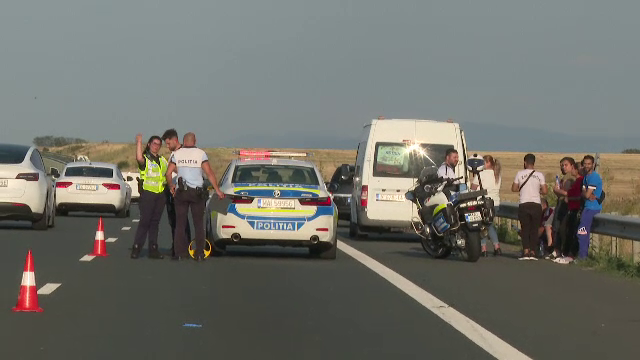 Poliția caută un șofer care provocat un accident grav pe A1. A lovit un bărbat care se afla pe marginea autostrăzii