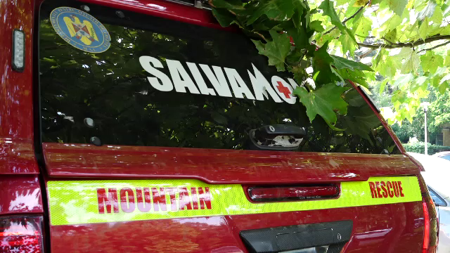 Un turist de 58 de ani este grav rănit după ce a căzut 30 de metri pe Valea Cerbului. A fost salvat de salvamontiști