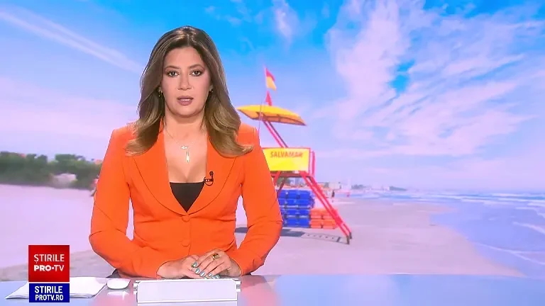 Un fenomen periculos ia amploare pe litoral. Turiștii nu mai țin cont de steagul roșu: „Am venit la mare să stau pe șezlong?”