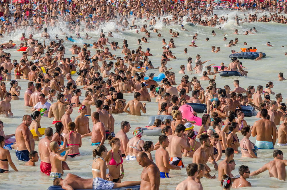 Vremea la munte și la mare, până la minivacanța de Sfânta Maria. Caniculă și ploi în prima parte a lunii