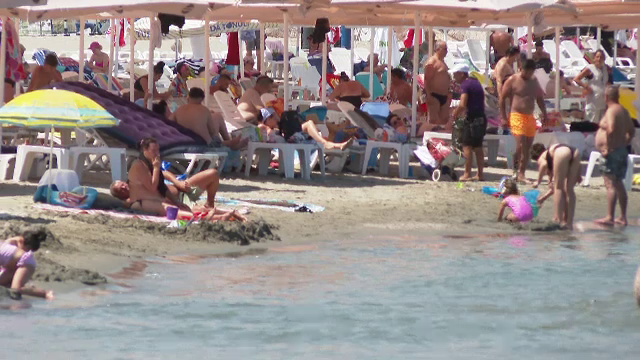 Au scăzut prețurile pe litoral, din lipsa turiștilor. Unele hoteluri au reduceri de 50%. Cât costă o masă în Mamaia