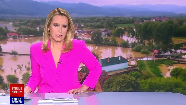 Potop în Maramureș. Locuințele localnicilor au fost măturate de șuvoaie. „A fulgerat de am crezut că dă cu bombe”