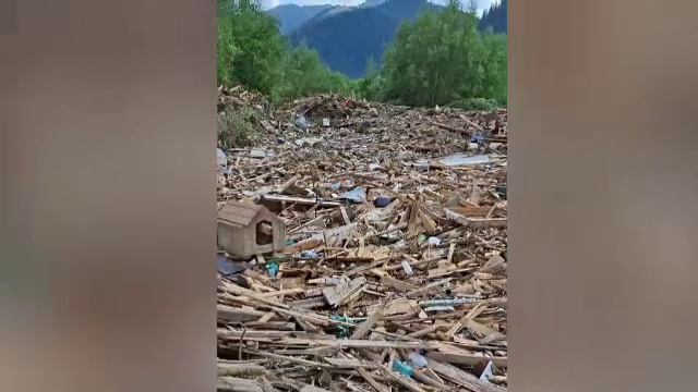 Intervenții urgente în comuna Borca din judeţul Neamţ, după declararea stării de alertă. Gunoaie întinse pe 7 hectare