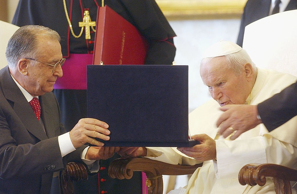 ion iliescu si papa