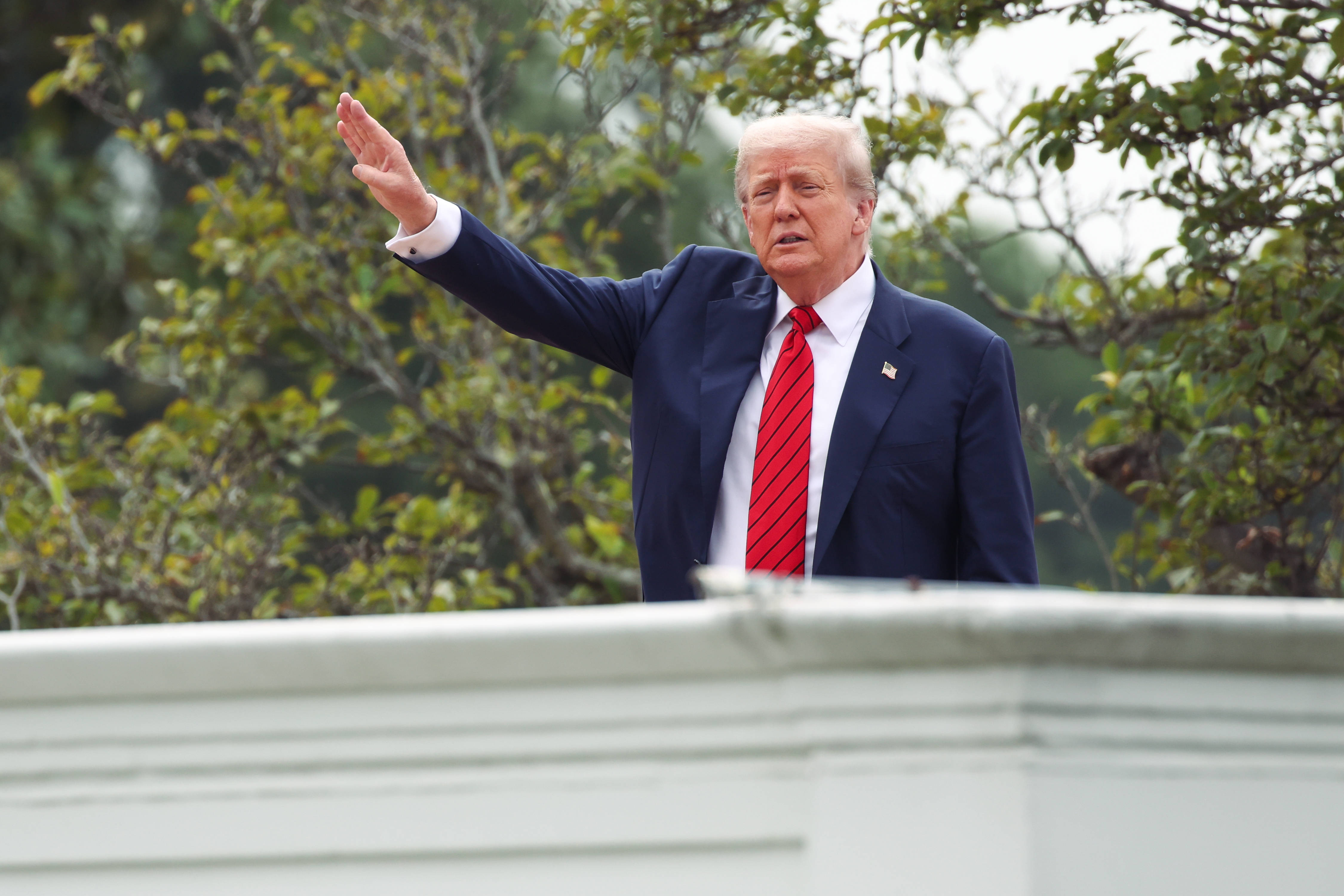 Donald Trump s-a răzgândit. Se va întâlni cu Putin şi fără ca liderul de la Kremlin să promită că va discuta cu Zelenski