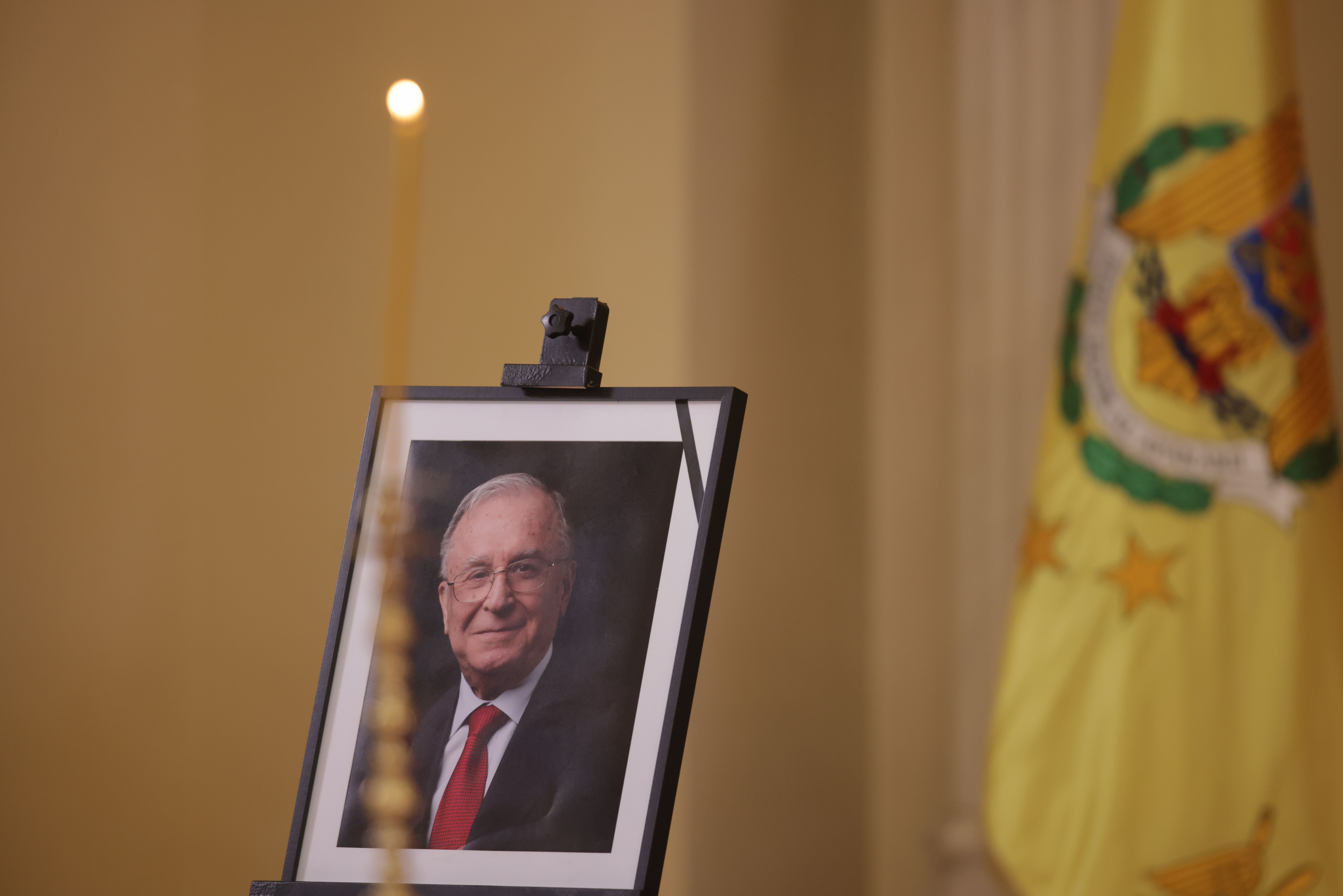 Înmormântarea lui Ion Iliescu, ceremonii oficiale. Nina Iliescu a lipsit de la funeraliile de stat de la Palatul Cotroceni