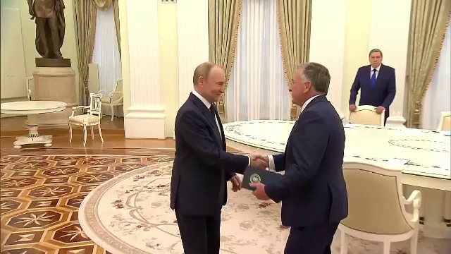 Trump a amenințat Rusia cu sancțiuni suplimentare chiar în timp ce emisarul său discuta cu Putin la Kremlin