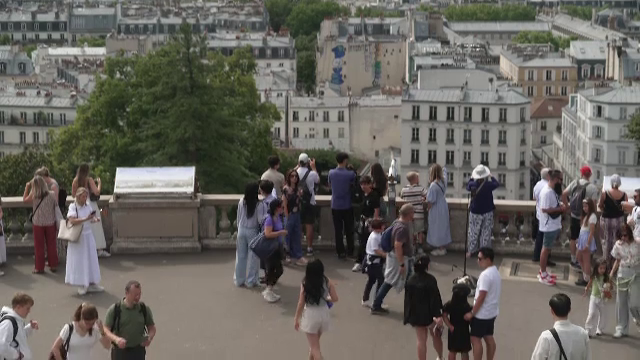 Localnicii din Paris se plâng de „invazia” de turiști. „Vin cu metroul, e plin. Autocare peste tot”